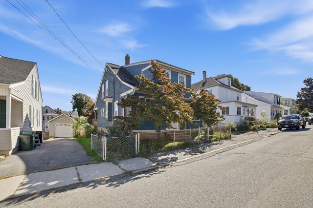 36 Putnam Ave, Lowell, MA 01851
