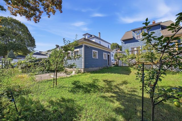 36 Putnam Ave, Lowell, MA 01851