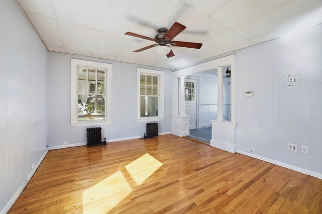 36 Putnam Ave, Lowell, MA 01851