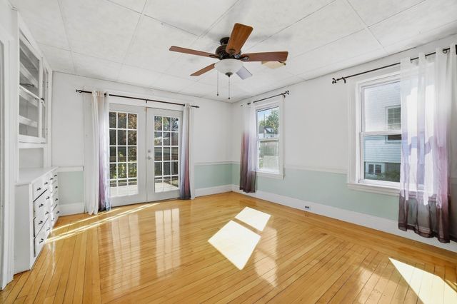 36 Putnam Ave, Lowell, MA 01851