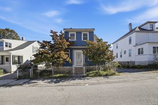 36 Putnam Ave, Lowell, MA 01851