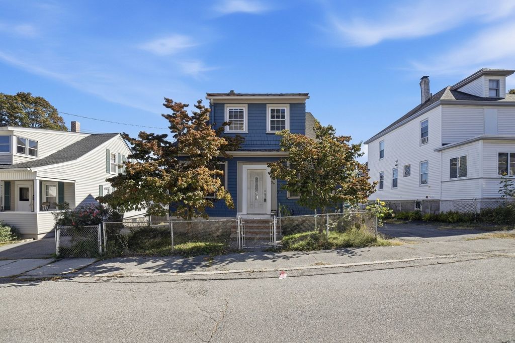 36 Putnam Ave, Lowell, MA 01851