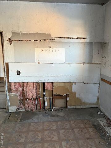 82 W Grand, Highland Park, MI 48203