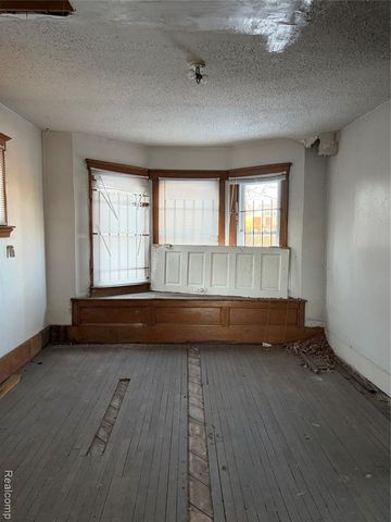 82 W Grand, Highland Park, MI 48203