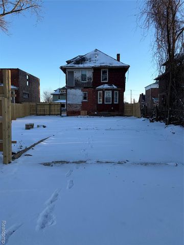 82 W Grand, Highland Park, MI 48203