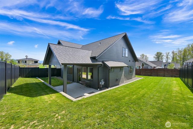 2163 Lagerwey Cir, Lynden, WA 98264
