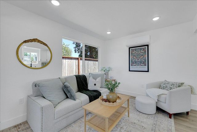 4859 Arboga Rd, Olivehurst, CA 95961