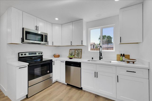 4859 Arboga Rd, Olivehurst, CA 95961