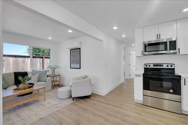 4859 Arboga Rd, Olivehurst, CA 95961