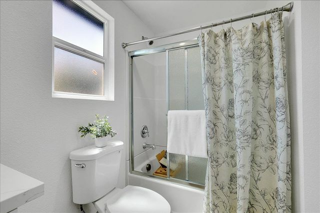 4859 Arboga Rd, Olivehurst, CA 95961