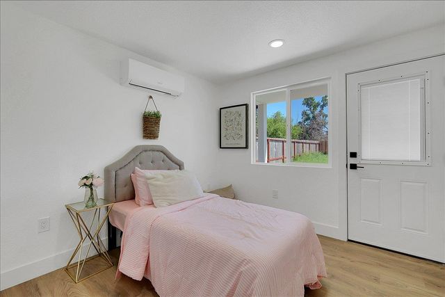 4859 Arboga Rd, Olivehurst, CA 95961