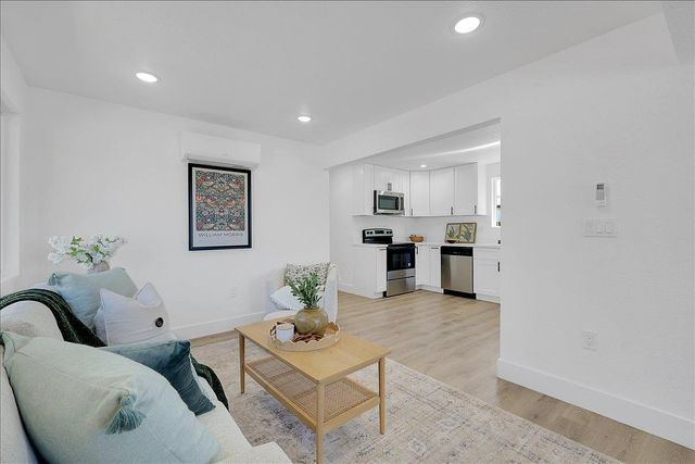 4859 Arboga Rd, Olivehurst, CA 95961