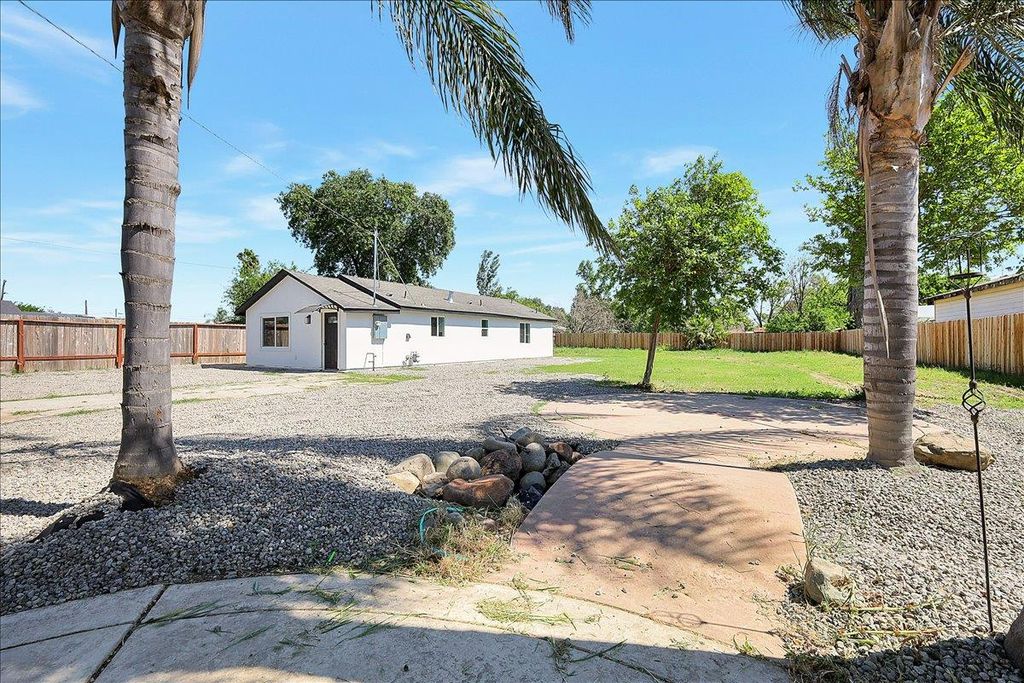 4859 Arboga Rd, Olivehurst, CA 95961