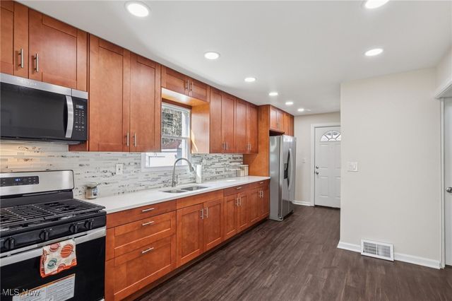 366 Tenney Avenue, Campbell, OH 44405