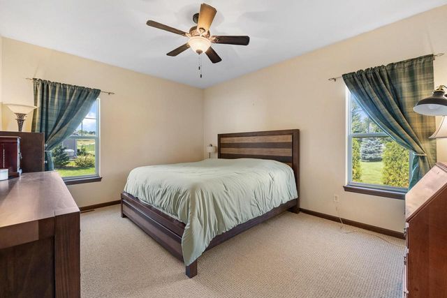 3836 Creekside DRIVE, Waukesha, WI 53189