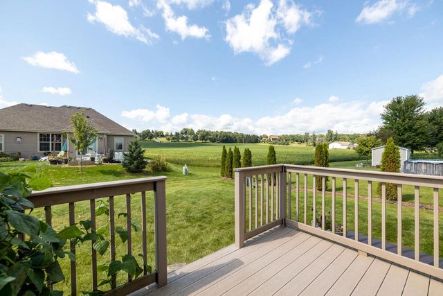 3836 Creekside DRIVE, Waukesha, WI 53189