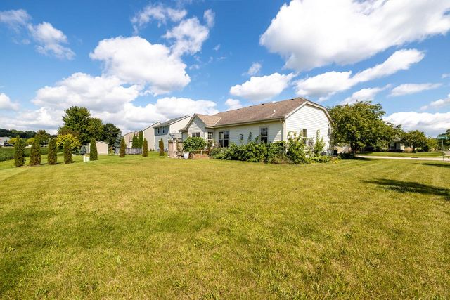 3836 Creekside DRIVE, Waukesha, WI 53189