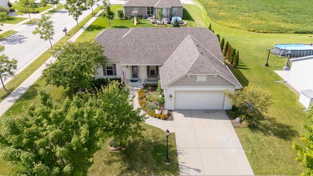 3836 Creekside DRIVE, Waukesha, WI 53189