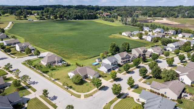 3836 Creekside DRIVE, Waukesha, WI 53189