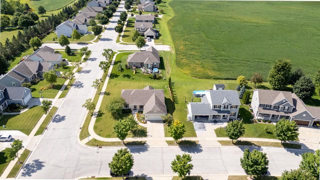 3836 Creekside DRIVE, Waukesha, WI 53189