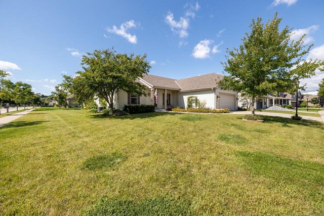 3836 Creekside DRIVE, Waukesha, WI 53189