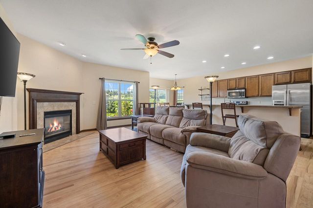 3836 Creekside DRIVE, Waukesha, WI 53189