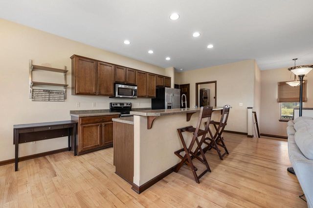 3836 Creekside DRIVE, Waukesha, WI 53189