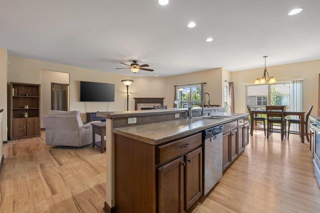 3836 Creekside DRIVE, Waukesha, WI 53189