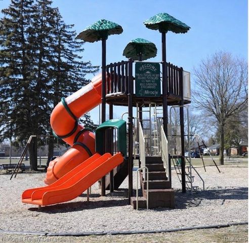 35327 W Chicago Street, Livonia, MI 48150