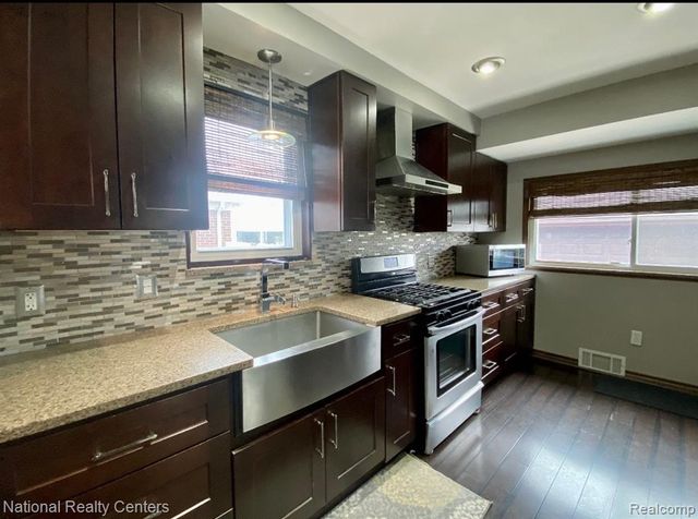 35327 W Chicago Street, Livonia, MI 48150