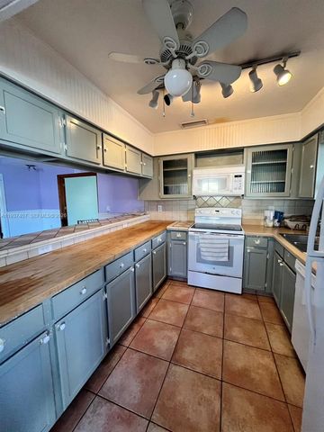 8075 SE Palm St, Hobe Sound, FL 33455