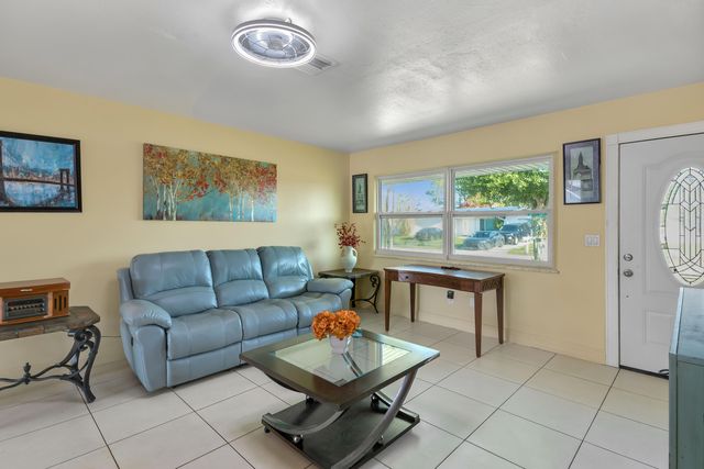 202 SW Dabney Drive, Port St. Lucie, Port St Lucie, FL 34983