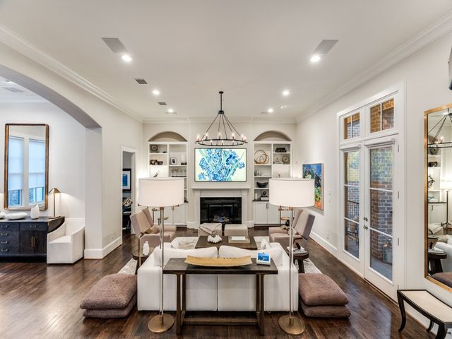 2147 Minehampton Lane, Dallas, TX 75201