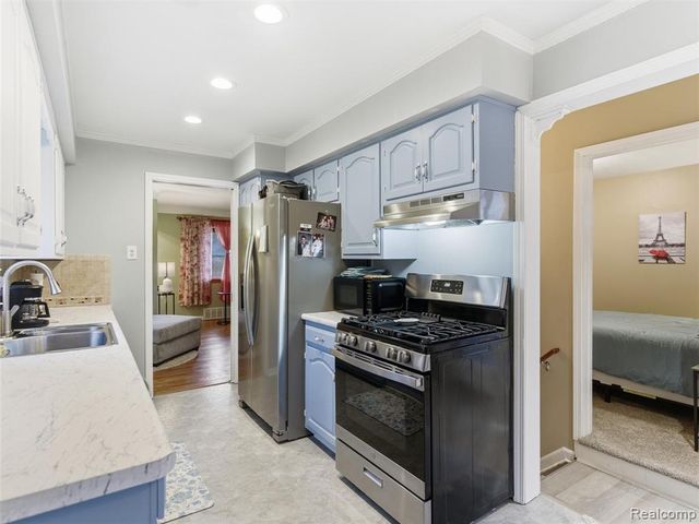 8878 Merriman Road, Livonia, MI 48150