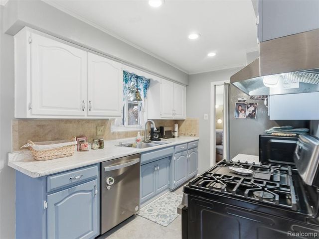 8878 Merriman Road, Livonia, MI 48150