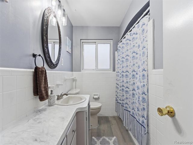 8878 Merriman Road, Livonia, MI 48150