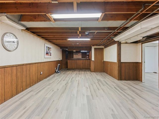 8878 Merriman Road, Livonia, MI 48150