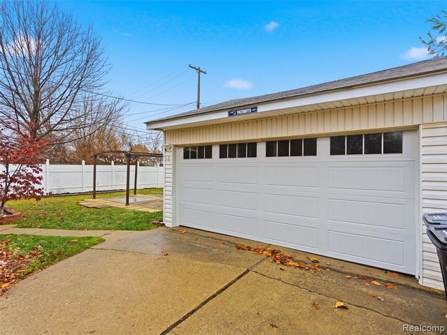 8878 Merriman Road, Livonia, MI 48150