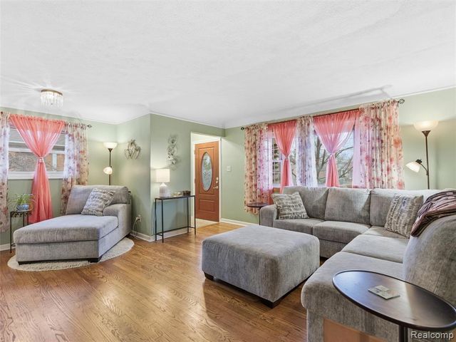 8878 Merriman Road, Livonia, MI 48150