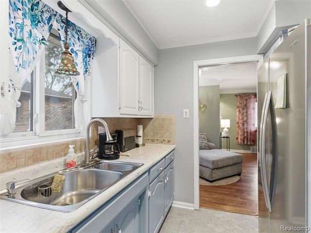 8878 Merriman Road, Livonia, MI 48150