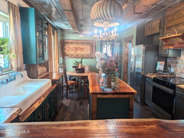 301 N Goldsboro Street N, Pikeville, NC 27863