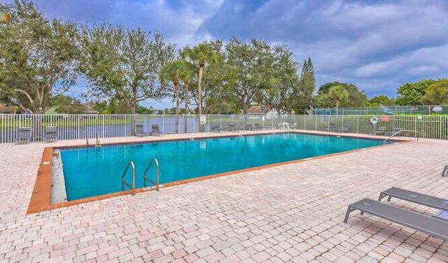 1817 Stonehaven Drive, Boynton Beach, FL 33436