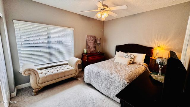 213 Hampton Pl Boulevard 213, North Greenbush, NY 12180