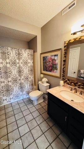 213 Hampton Pl Boulevard 213, North Greenbush, NY 12180
