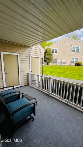 213 Hampton Pl Boulevard 213, North Greenbush, NY 12180