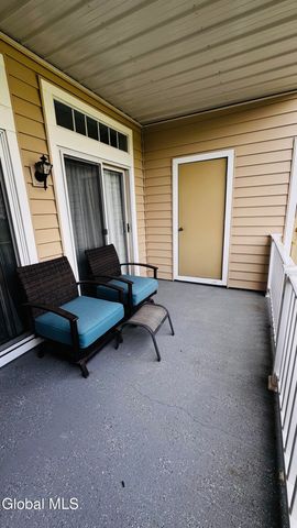 213 Hampton Pl Boulevard 213, North Greenbush, NY 12180