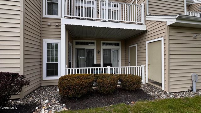 213 Hampton Pl Boulevard 213, North Greenbush, NY 12180