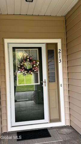 213 Hampton Pl Boulevard 213, North Greenbush, NY 12180