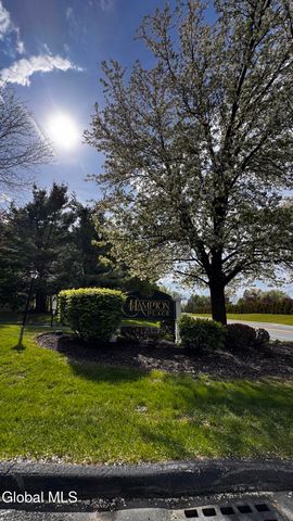 213 Hampton Pl Boulevard 213, North Greenbush, NY 12180
