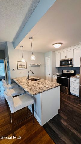 213 Hampton Pl Boulevard 213, North Greenbush, NY 12180